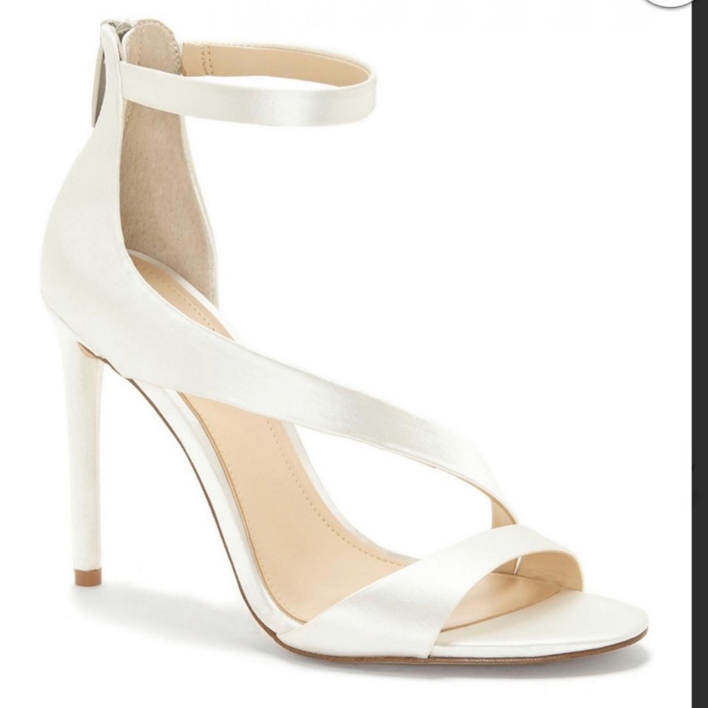 NWT Vince Camuto Rieta Heel - 7.5
